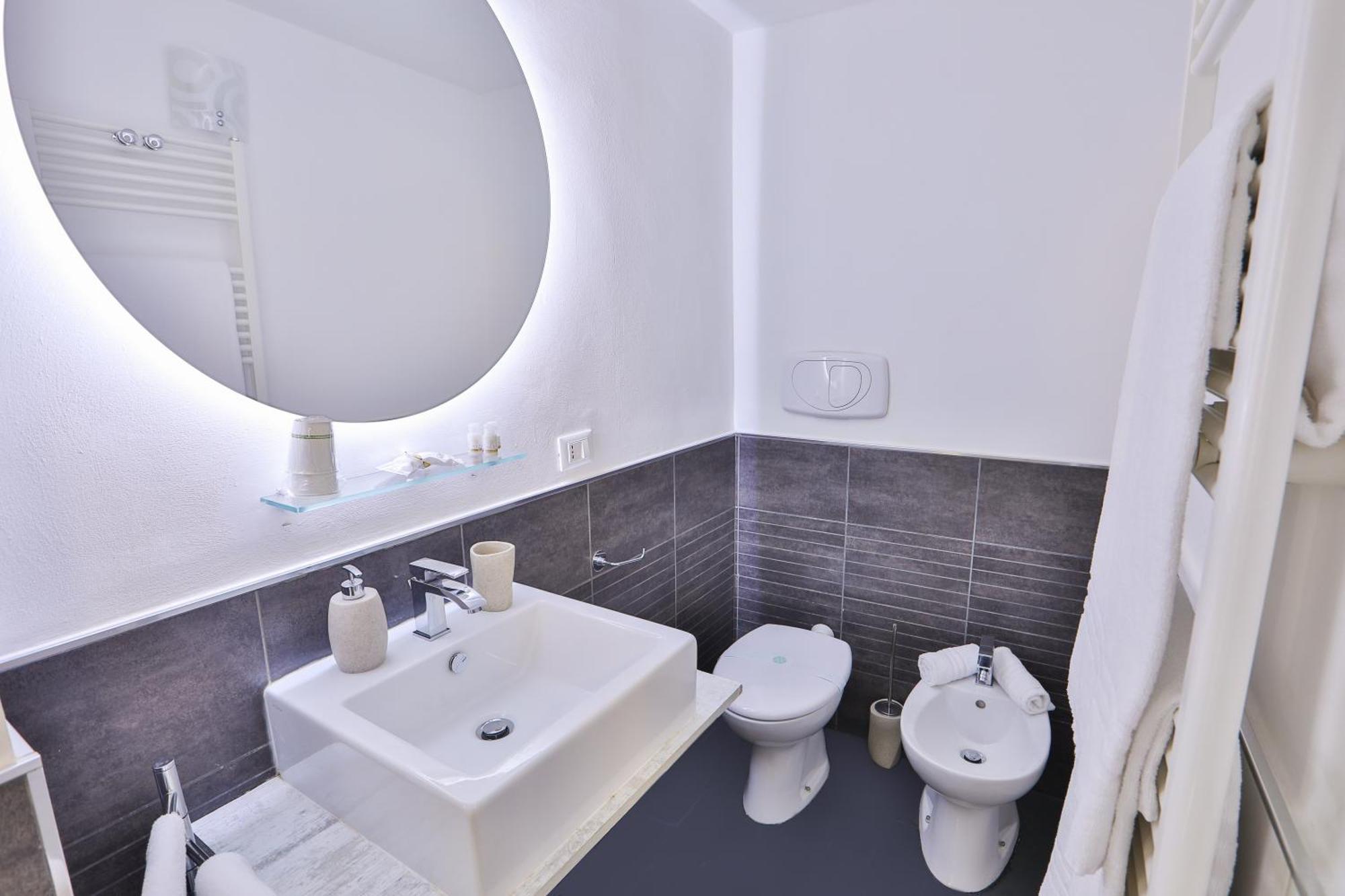 Grottini Luxury Suites ~ Pantheon Rome Room photo